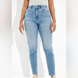 AMERICAN EAGLE PLUS SIZE CURVY MOM JEANS